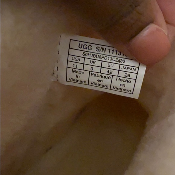 UGG BOOTS - Picture 5 of 5